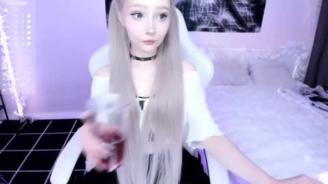 Lily online show from June 3, 2026, 10:15 pm