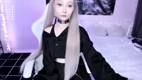 Lily online show from June 17, 2026, 12:35 am