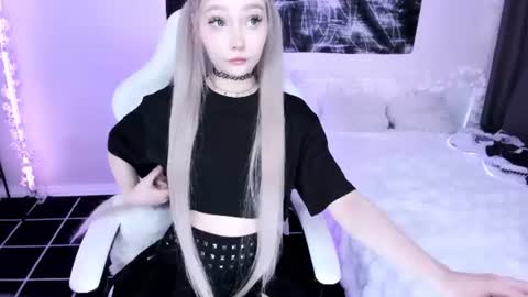Lily online show from June 18, 2026, 12:00 am