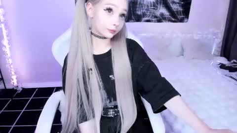 Lily online show from June 24, 2026, 2:32 am
