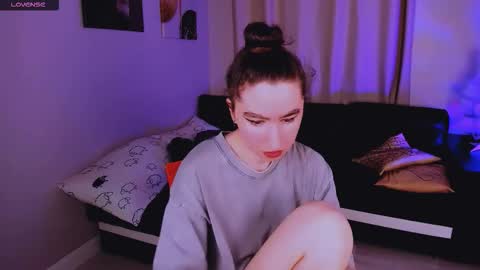 LILY online show from December 21, 2025, 11:17 am