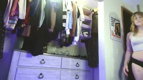 lilybvixen online show from February 13, 2026, 2:29 am