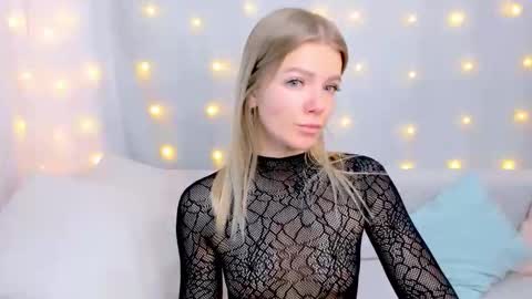 lilydavisss online show from January 7, 2026, 3:09 am