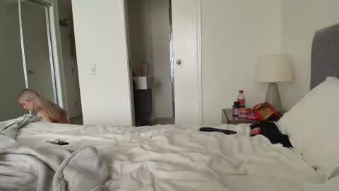 Snapshot of lilyflex chatting on April 28, 2026, 1:04 am lilyflex online show from April 28, 2026, 1:04 am