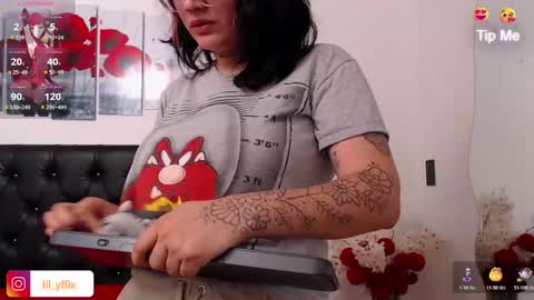 lilyfox23 online show from November 3, 2025, 12:39 pm