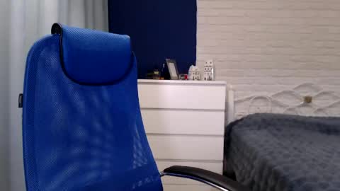 Lily online show from April 24, 2026, 8:06 am