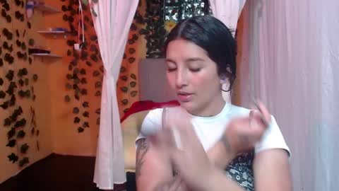 Snapshot of lilymoon_018 chatting on May 28, 2026, 12:46 pm lilymoon_018 online show from May 28, 2026, 12:46 pm