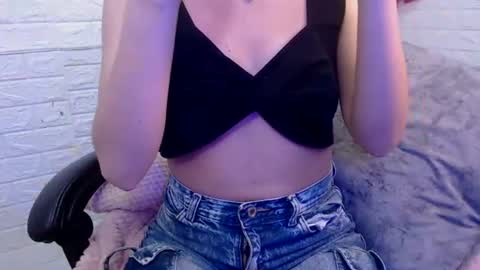 Snapshot of lilyn_brooks chatting on July 24, 2026, 5:27 am Lilyn online show from July 24, 2026, 5:27 am