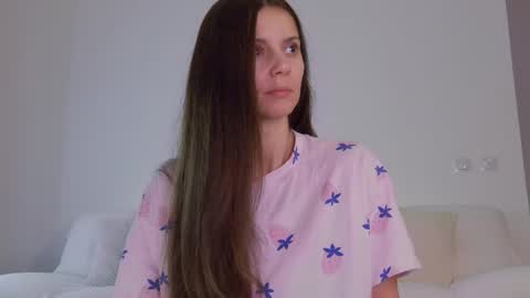 Lily online show from November 4, 2025, 4:00 am