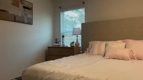 lilysummers21208 online show from June 4, 2026, 12:05 am