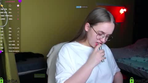 Lily online show from November 6, 2025, 6:31 pm