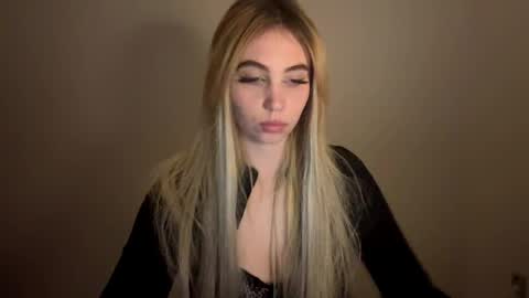 Lily online show from April 28, 2026, 8:03 pm