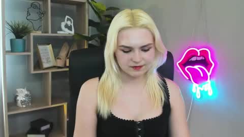 Lily online show from April 28, 2026, 2:22 pm