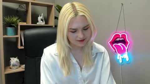 Snapshot of lilysweetxo chatting on May 19, 2026, 1:39 pm Lily online show from May 19, 2026, 1:39 pm