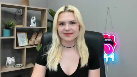 Snapshot of lilysweetxo chatting on June 2, 2026, 2:08 pm Lily online show from June 2, 2026, 2:08 pm