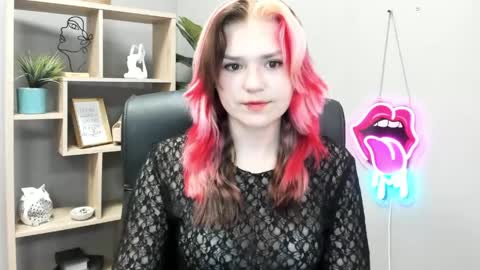 Snapshot of lilysweetxo chatting on June 8, 2026, 6:25 am Lily online show from June 8, 2026, 6:25 am