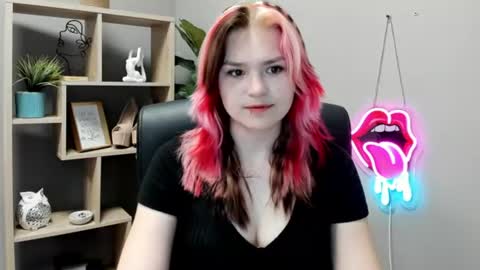 Snapshot of lilysweetxo chatting on June 9, 2026, 6:58 am Lily online show from June 9, 2026, 6:58 am
