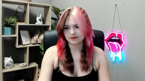 Snapshot of lilysweetxo chatting on June 11, 2026, 7:17 am Lily online show from June 11, 2026, 7:17 am