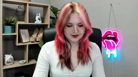 Snapshot of lilysweetxo chatting on June 16, 2026, 6:38 am Lily online show from June 16, 2026, 6:38 am