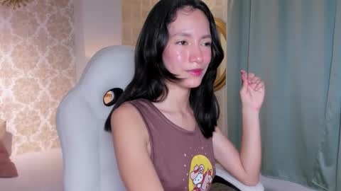 lilythea_ online show from November 14, 2025, 9:13 pm