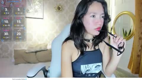lilythea_ online show from May 1, 2026, 9:30 pm