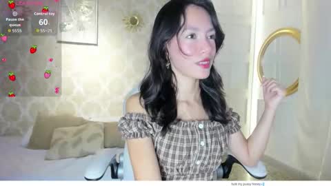 Snapshot of lilythea_ chatting on May 17, 2026, 10:06 pm lilythea_ online show from May 17, 2026, 10:06 pm