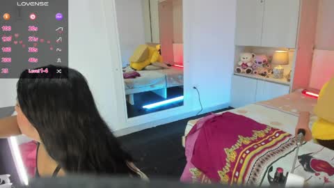 lilywhitee1 online show from April 30, 2026, 4:19 am