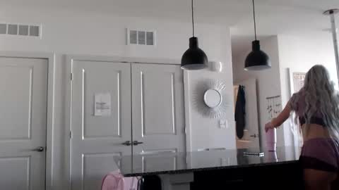 Lily Monroe online show from October 16, 2025, 2:29 pm