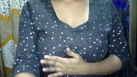 limaakter246618 online show from November 9, 2025, 6:33 am