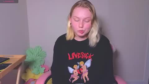 Snapshot of lime_cat chatting on October 10, 2025, 1:04 am lime cat online show from October 10, 2025, 1:04 am