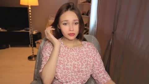 Snapshot of lina_and_lion chatting on May 19, 2026, 9:26 am Scarlet online show from May 19, 2026, 9:26 am