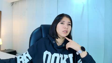  Lina Bedoya  online show from December 2, 2025, 11:26 am