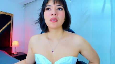  Lina Bedoya  online show from April 10, 2026, 11:37 am