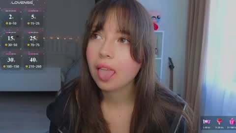 Snapshot of lina_brownie chatting on July 24, 2026, 1:36 am Lina online show from July 24, 2026, 1:36 am