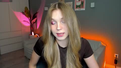 Lina online show from February 5, 2026, 1:05 pm