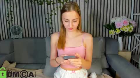 Snapshot of lina_reeds chatting on November 12, 2025, 8:04 am LINA online show from November 12, 2025, 8:04 am