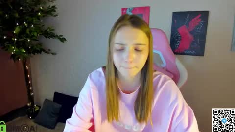 Snapshot of lina_reeds chatting on December 15, 2025, 1:10 am LINA online show from December 15, 2025, 1:10 am