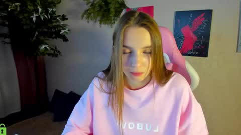 Snapshot of lina_reeds chatting on December 20, 2025, 1:02 am LINA online show from December 20, 2025, 1:02 am