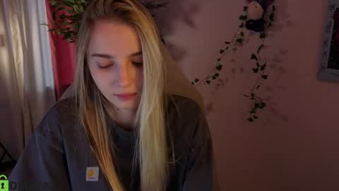 LINA online show from May 4, 2026, 1:12 am