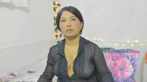 LINA SANCHEZ online show from October 28, 2025, 1:03 pm