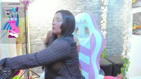 LINA SANCHEZ online show from April 29, 2026, 9:10 pm