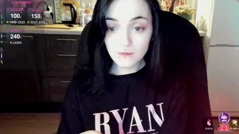 Lina 3  1715622743 online show from February 10, 2025, 8:20 am