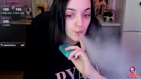 Lina 3  1715622743 online show from February 11, 2025, 11:43 am