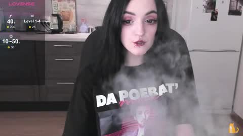 Lina 3  1715622743 online show from December 17, 2025, 2:56 pm