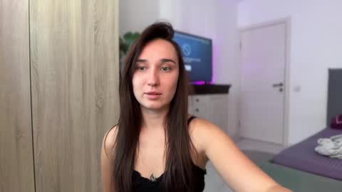 Lina online show from September 15, 2025, 8:47 am