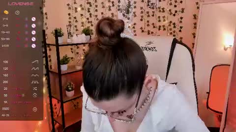 Snapshot of linablossom chatting on June 19, 2026, 2:27 am Lina online show from June 19, 2026, 2:27 am