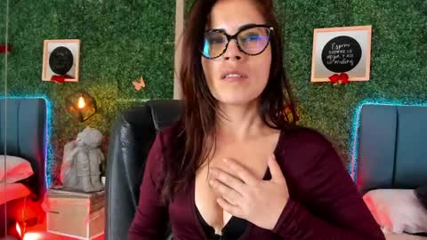 Lina  online show from May 1, 2026, 12:21 pm
