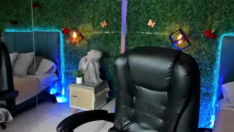 Snapshot of linagh chatting on June 3, 2026, 2:33 pm Lina online show from June 3, 2026, 2:33 pm