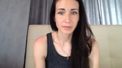 LinaLivee online show from June 25, 2026, 10:31 am