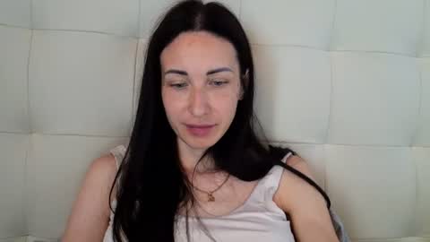LinaLivee online show from July 8, 2026, 7:57 am